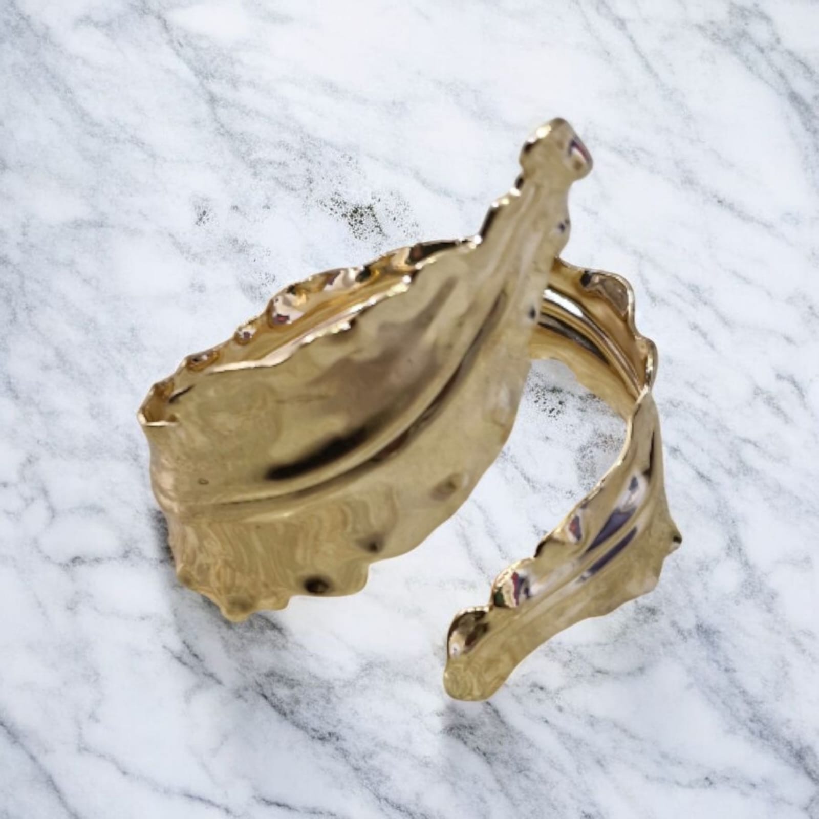 Bracelete Folha Dourada Violeta Rio — bracelete (cuff aberto), cor dourado, metal polido