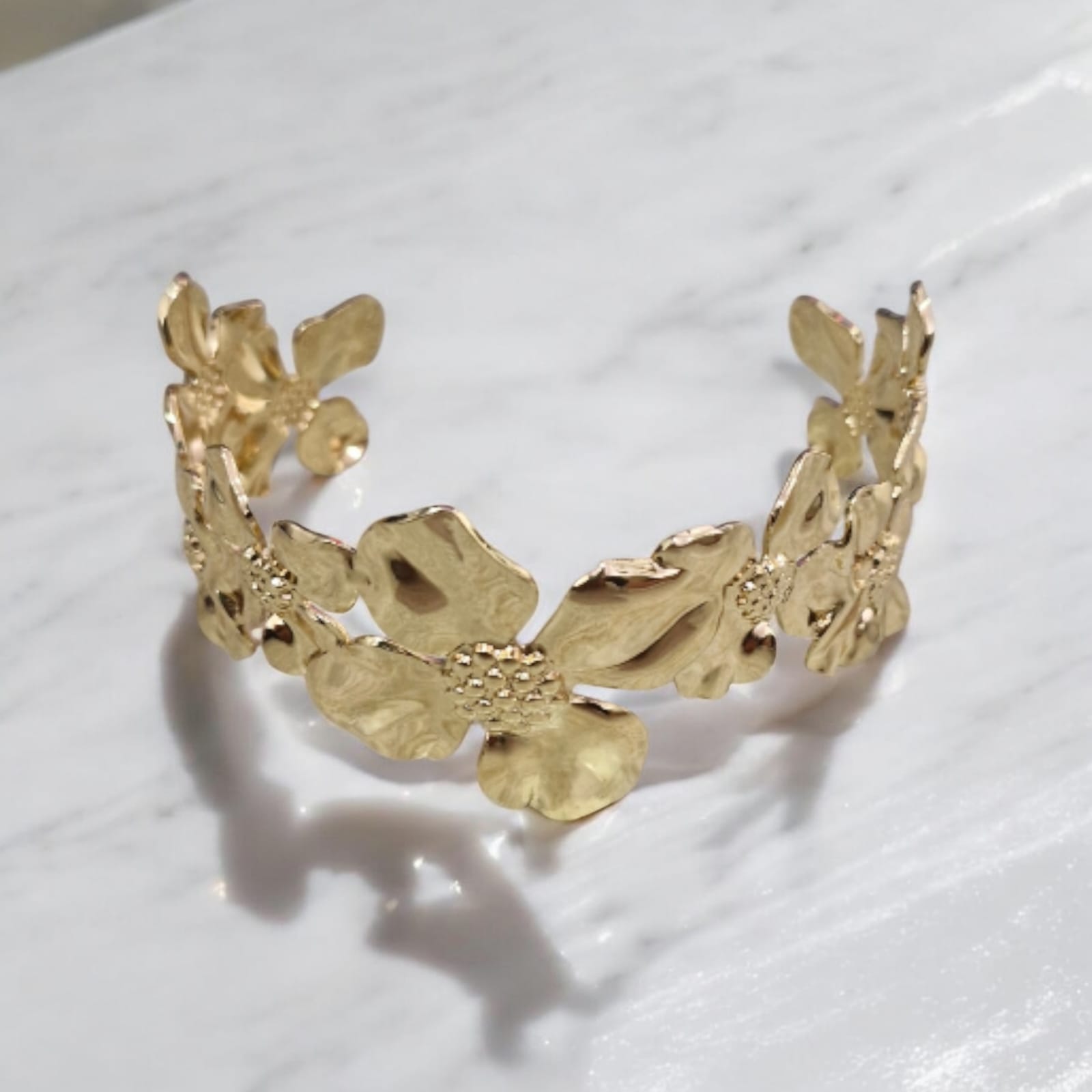 Bracelete Jardim Dourado Violeta Rio — bracelete (cuff largo), cor dourado, metal dourado texturizado