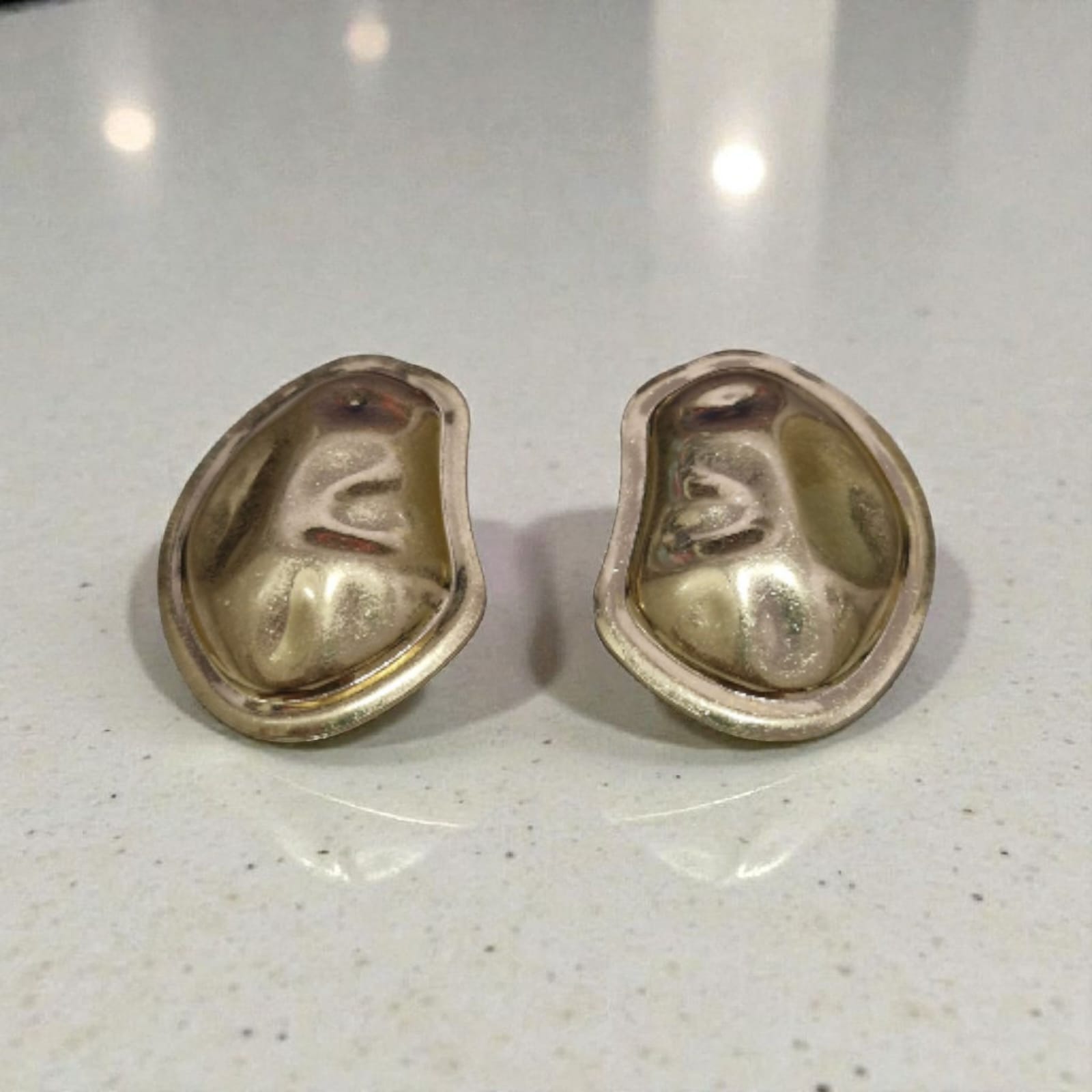 Brinco Concha Polida Dourado Violeta Rio — brinco (par), cor dourado champanhe, metal polido espelhado