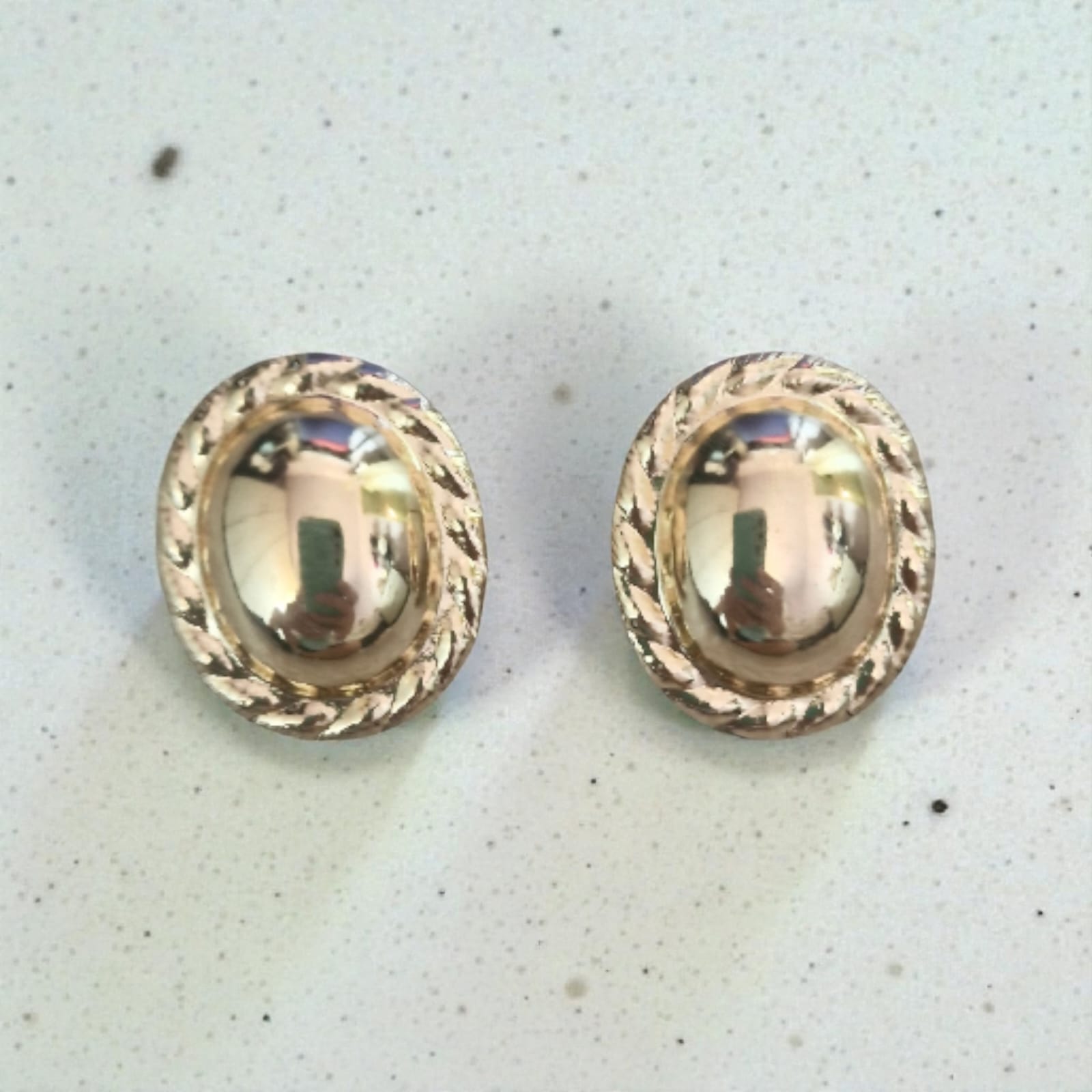 Brinco Oval Corda Trançada Dourado Violeta Rio — brinco (par), cor dourado, metal polido