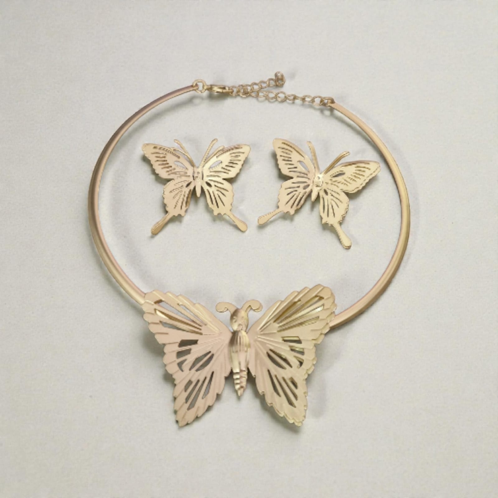 Conjunto Borboleta Vazada Dourado Violeta Rio — conjunto colar + brinco, cor dourado, metal dourado